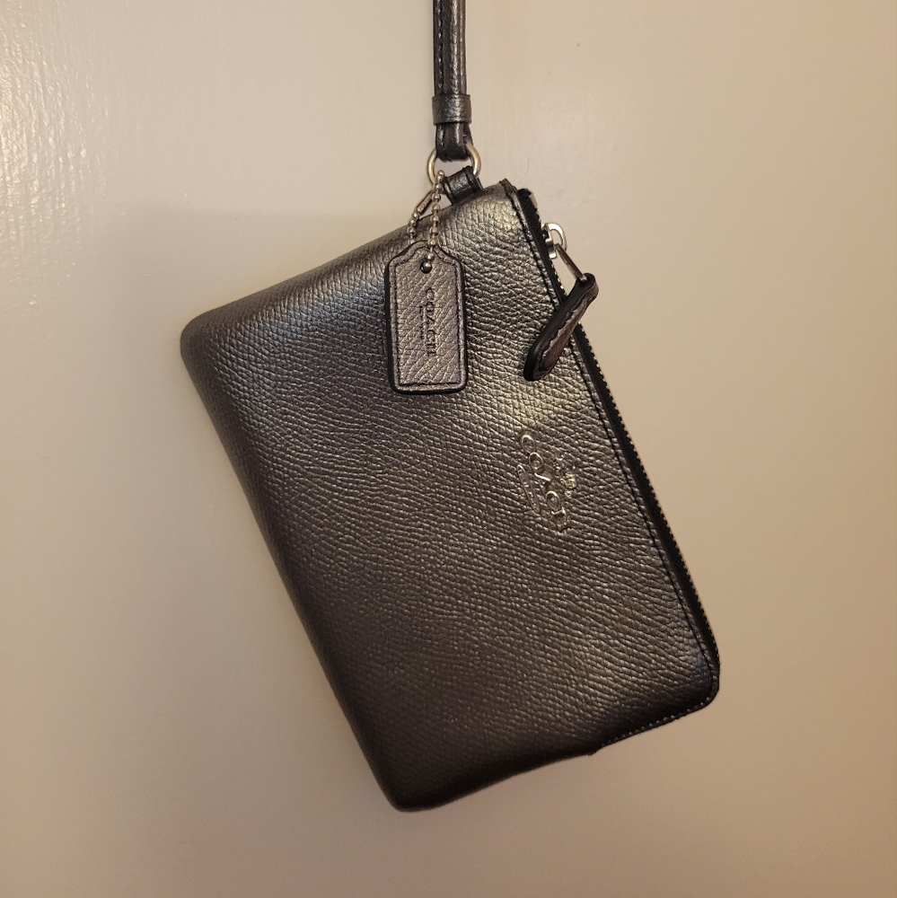 COACH GUN METAL LEATHER WRISTLET NWOT 4X6